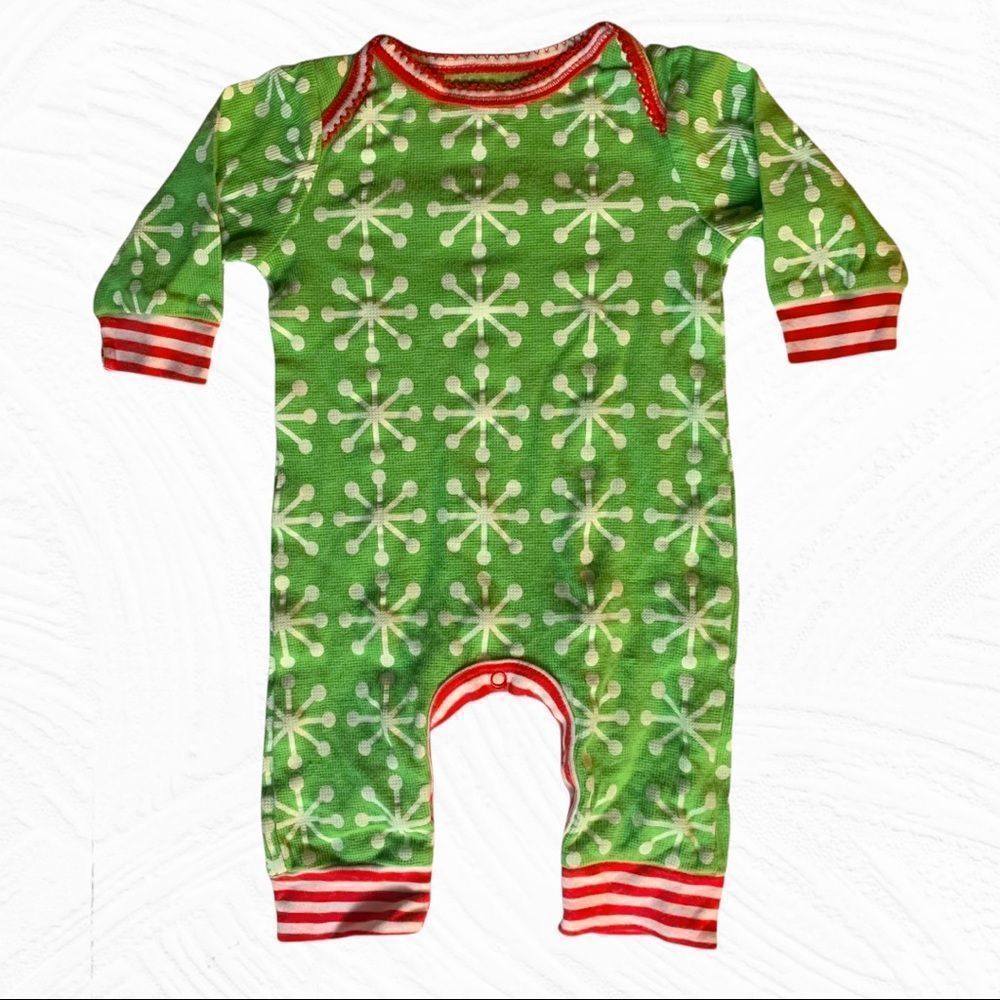 ✨2 for $25✨ Gerber 0-3M Green and Red Snowflake Christmas Jumpsuit
